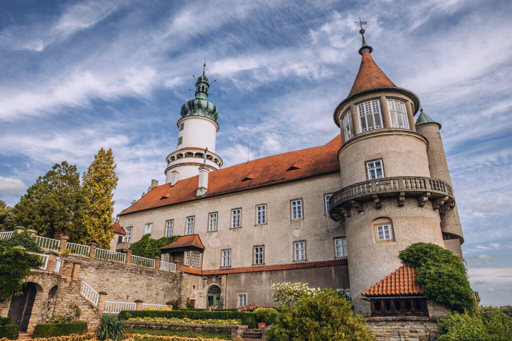 Zámek Nové Město nad Metují - pohled ze zámeckých zahrad